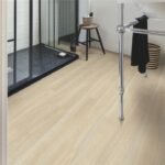 Quickstep-Eligna van Quickstep in de kleur Engelse-Eik-Beige - PVC vloeren