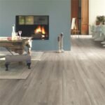 Quickstep-Impressive-Ultra van Quickstep in de kleur Eik-Grijs-Met-Zaagsneden - PVC vloeren