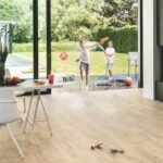 Quickstep-Impressive-Ultra van Quickstep in de kleur Klassieke-Eik-Beige - PVC vloeren